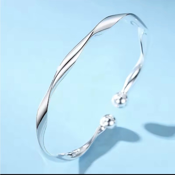 Jewelry - 925 Sterling Silver Twisted Open Cuff Bracelet - Flexible Fit Silver NEW